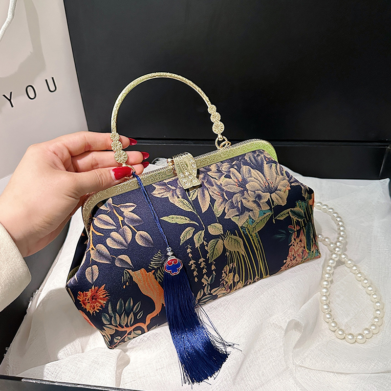 Stylish Embroidered Shoulder B - Embroidery Ideas For Bags 리뷰 및 가격