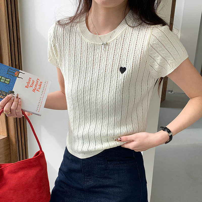 Women T-shirt Round Neck Short - Embroidery Design Love 리뷰 및 가격