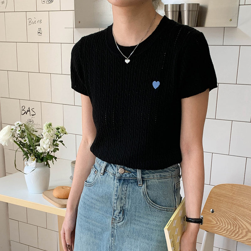 Women T-shirt Round Neck Short - Embroidery Design Love 리뷰 및 가격