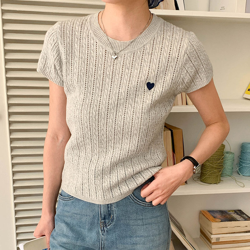Women T-shirt Round Neck Short - Embroidery Design Love 리뷰 및 가격