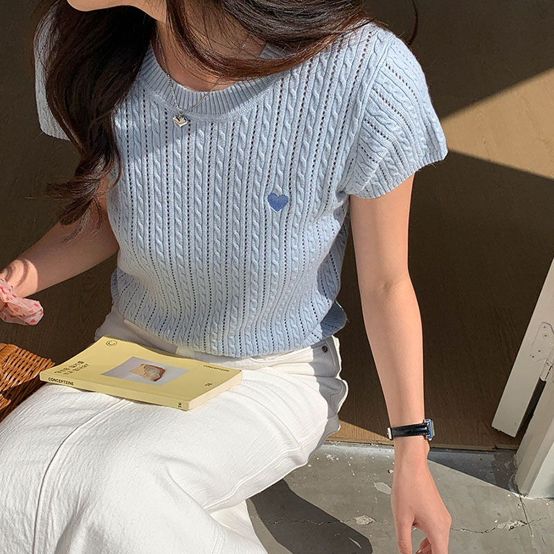 Women T-shirt Round Neck Short - Embroidery Design Love 리뷰 및 가격