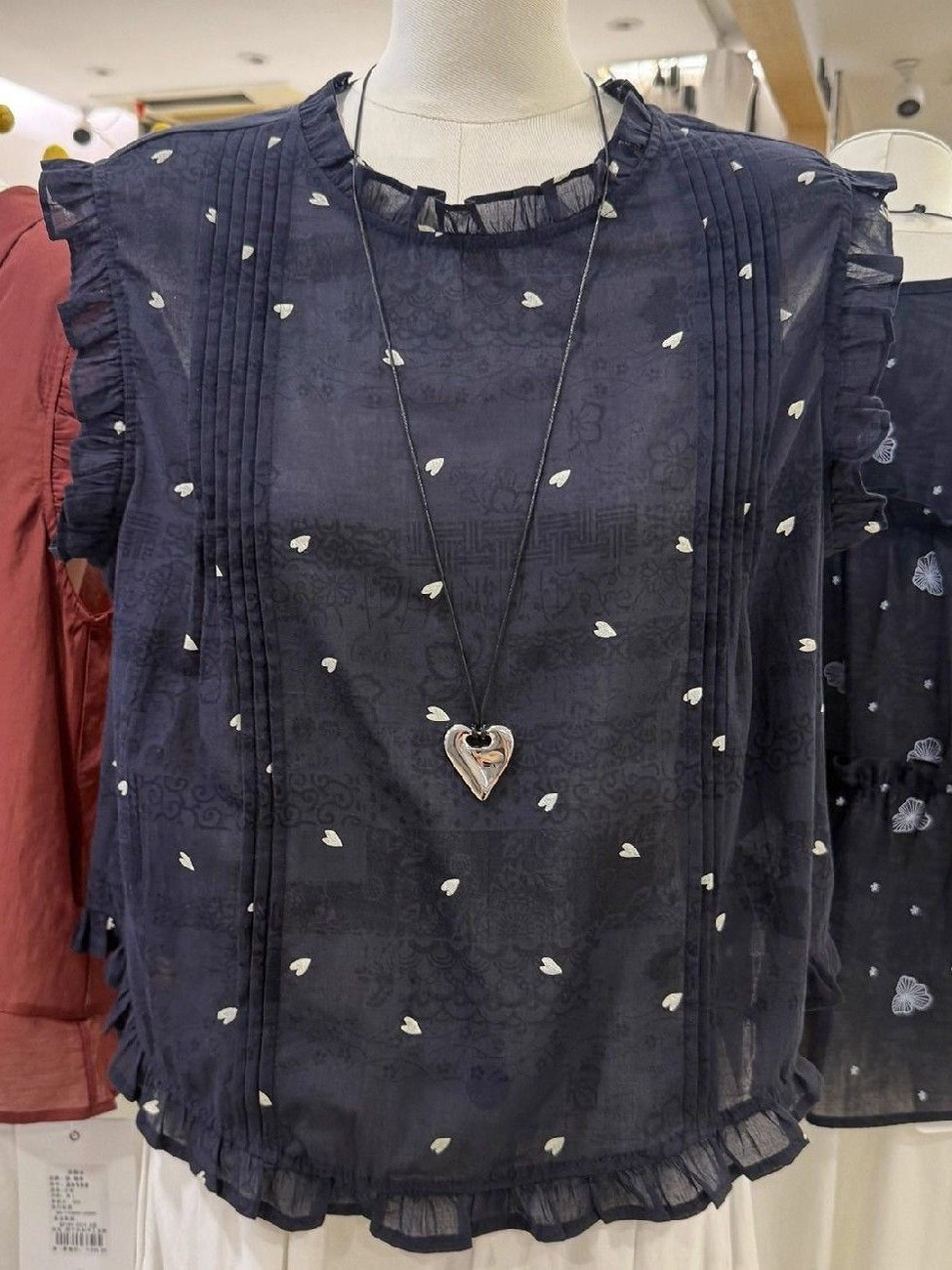 Korean Style Sleeveless Shirt  - Embroidery Design Love 리뷰 및 가격