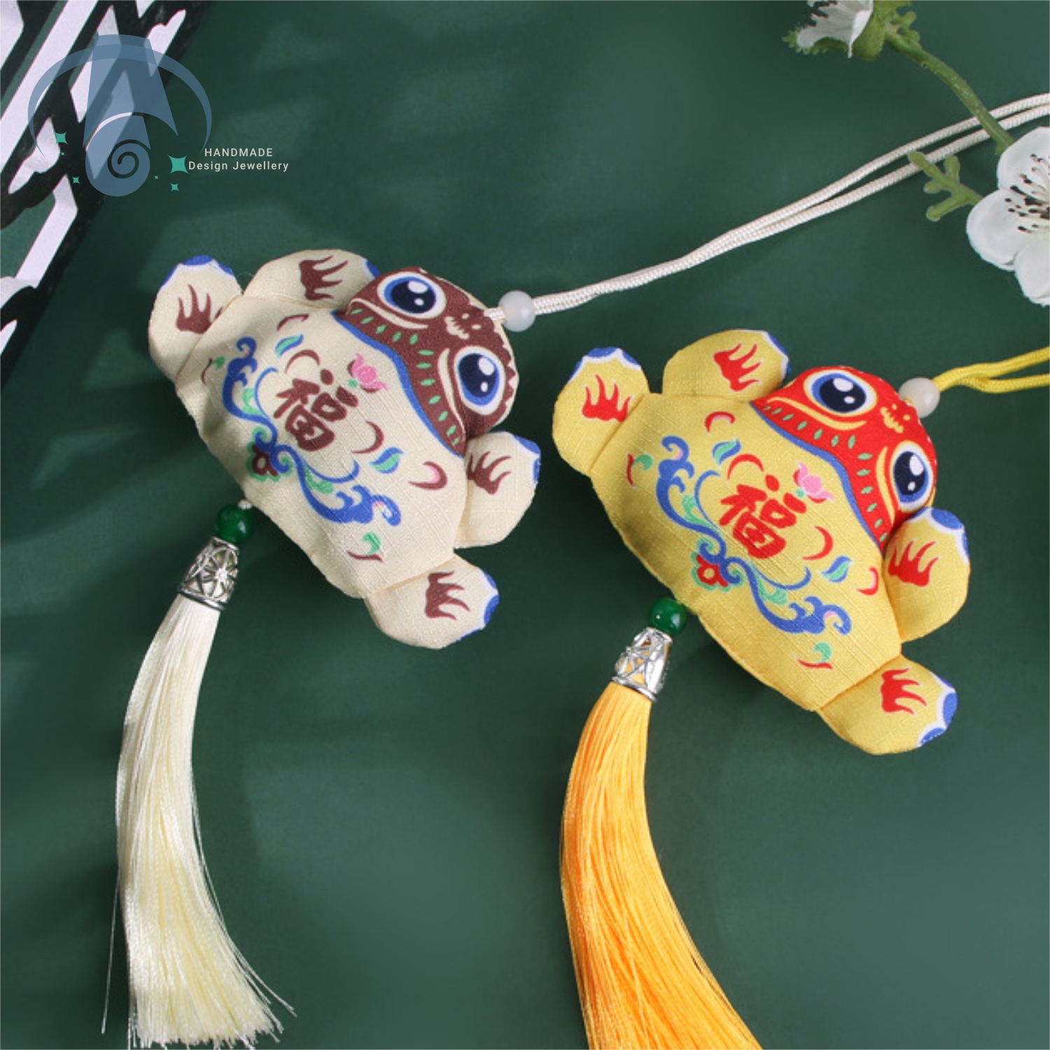 Sachet Pendant Golden Toad Des - Embroidery Alphabet Designs 리뷰 및 가격