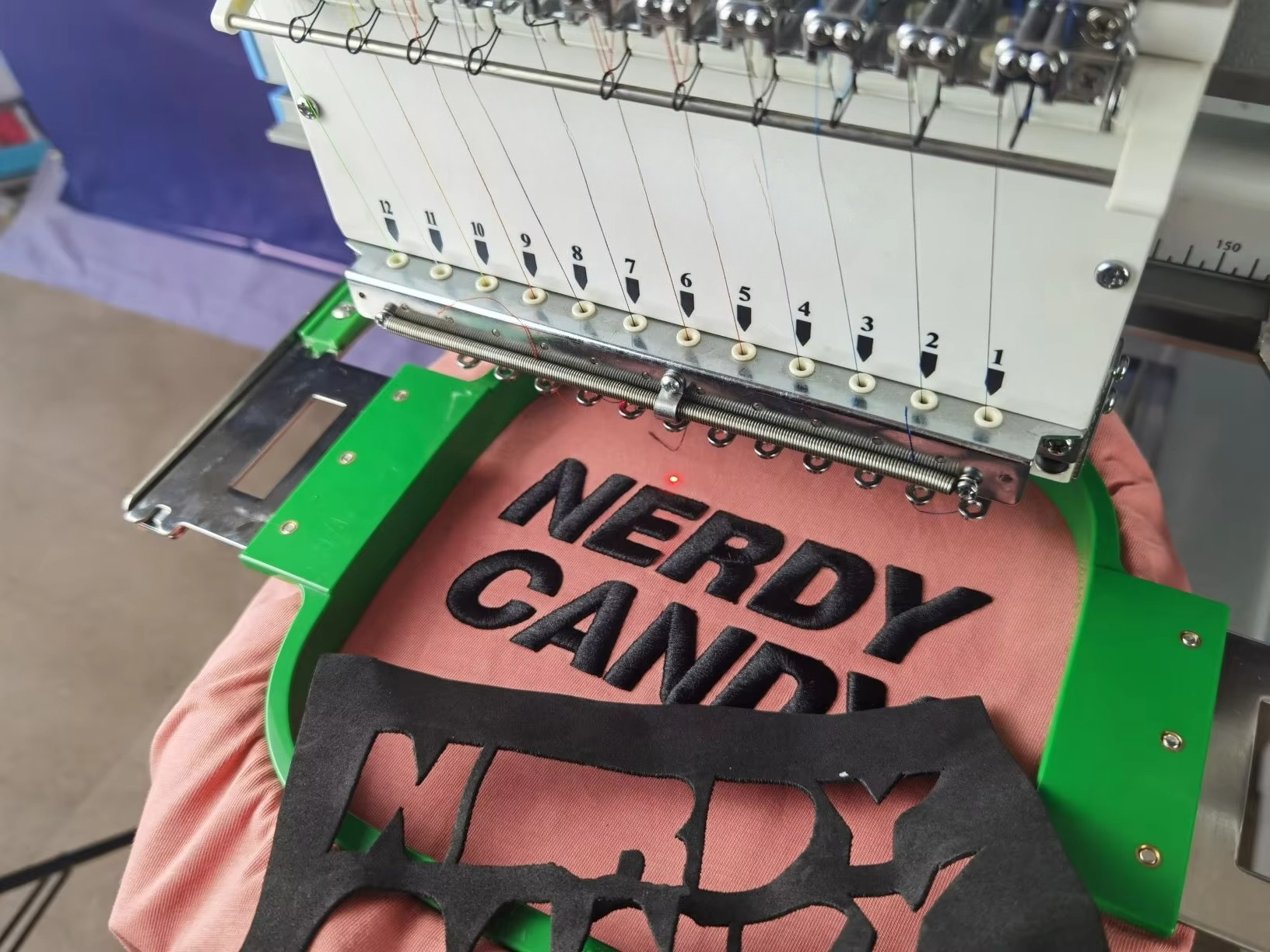Auto 8-Head Embroidery Sewing  - Embroidery Design Software 리뷰 및 가격