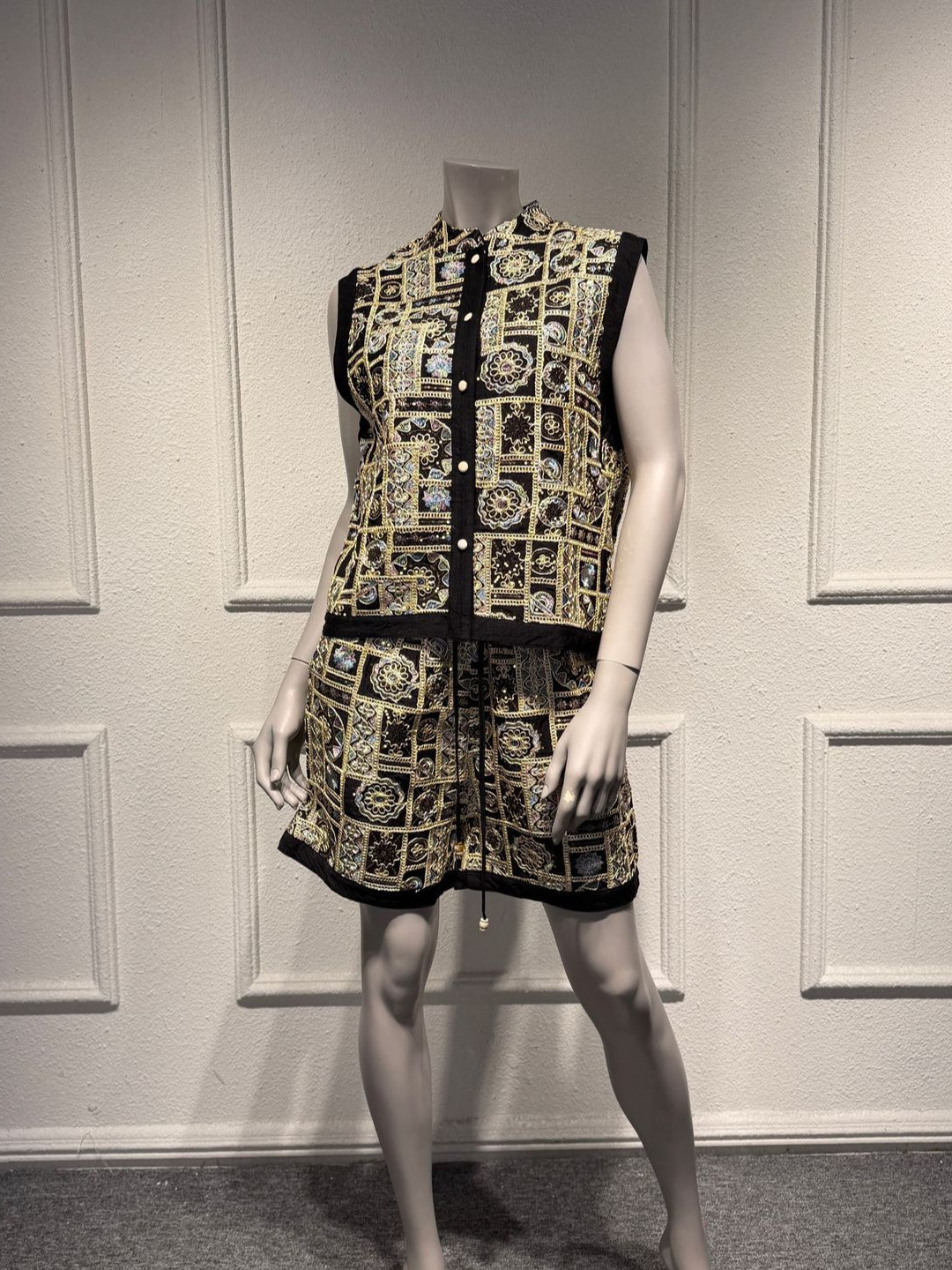 Elegant Heavy Embroidery Vest  - Embroidery Vest 리뷰 및 가격