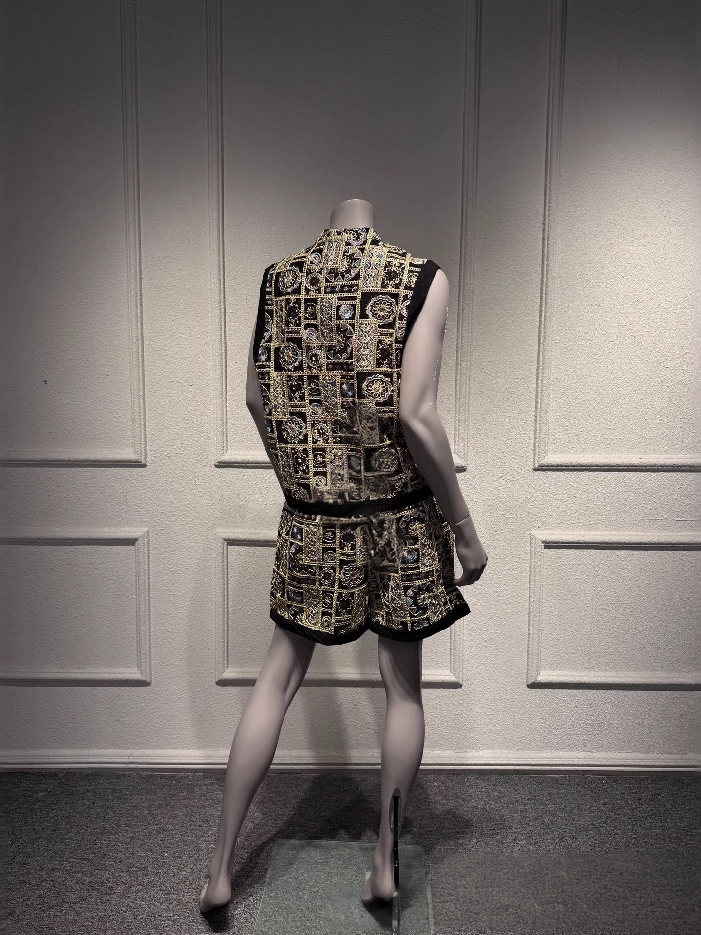 Elegant Heavy Embroidery Vest  - Embroidery Vest 리뷰 및 가격