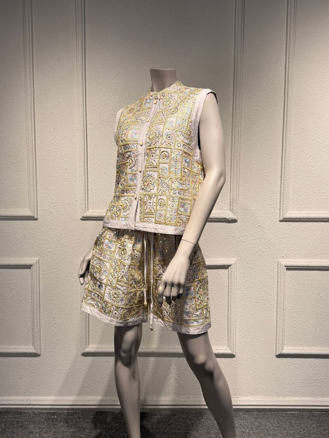 Elegant Heavy Embroidery Vest  - Embroidery Vest 리뷰 및 가격