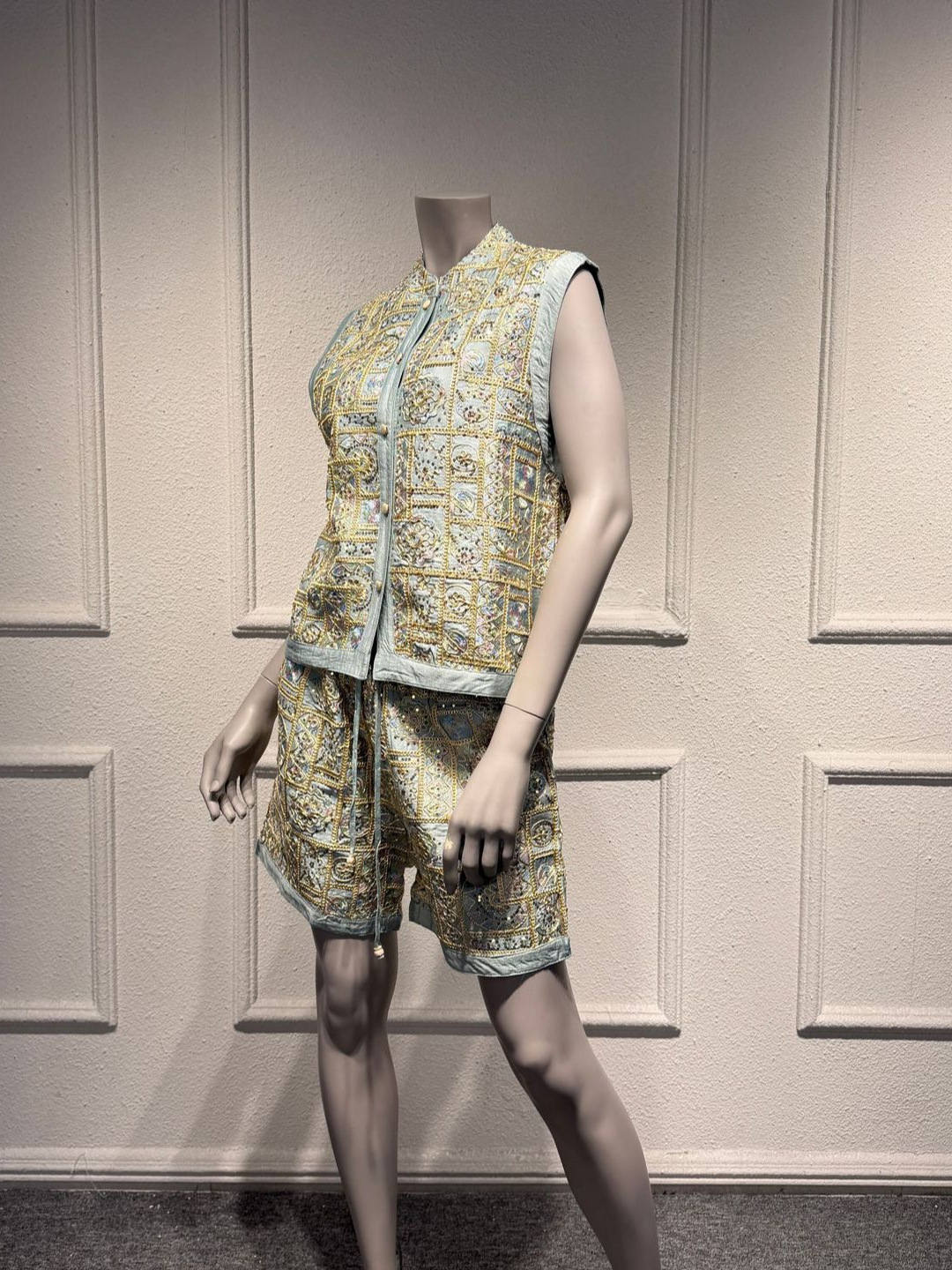 Elegant Heavy Embroidery Vest  - Embroidery Vest 리뷰 및 가격